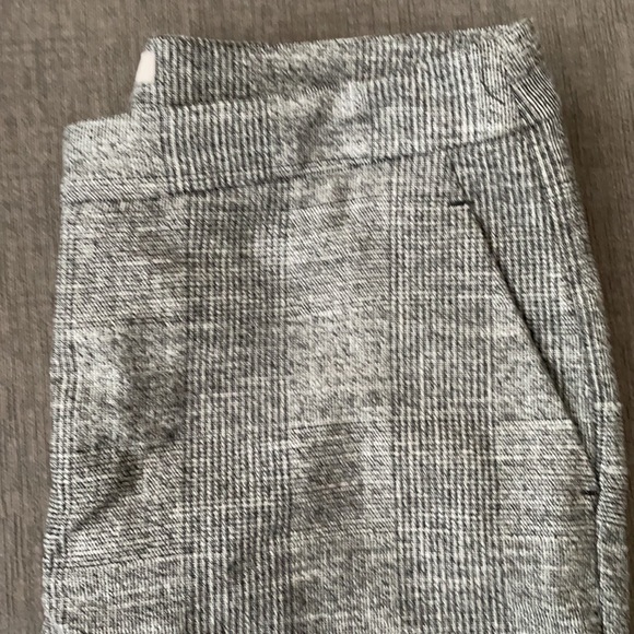 H&M cropped work pants. - Picture 3 of 4